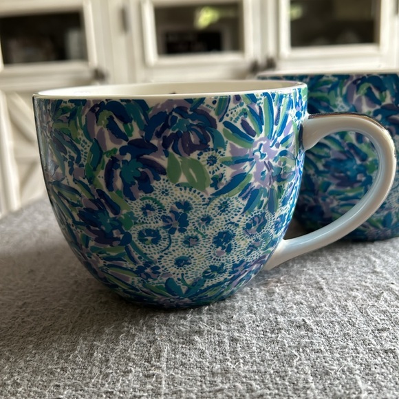 LILLY PULITZER Blue Floral - Gold Handle - Mug Cup Coffee/Tea Collector - Picture 3 of 6